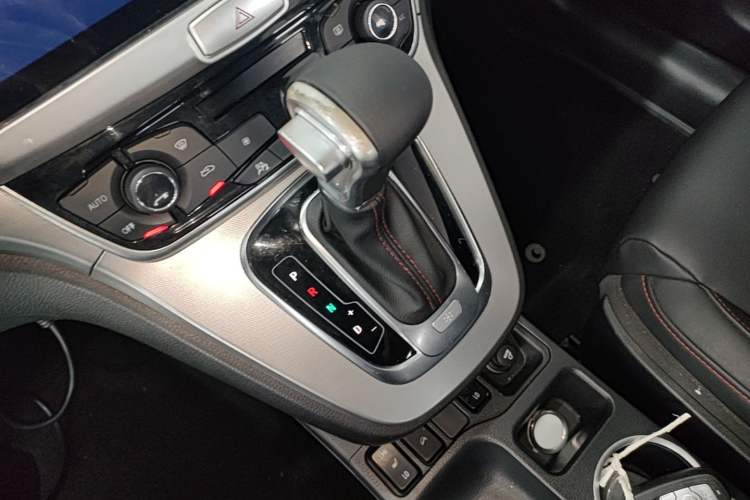 Used Haval H6 2015 Sport Edition 1.5T Automatic Two-Wheel Drive Luxury Model Gear Lever