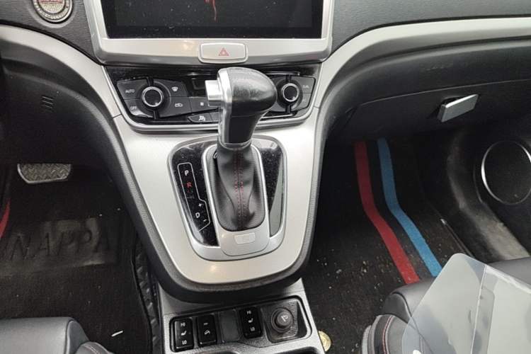 Used Haval H6 2015 Sport Edition 1.5T Automatic Two-Wheel Drive Luxury Model Gear Lever