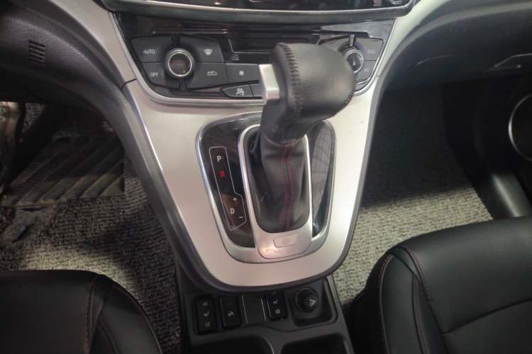 Used Haval H6 2015 Sport Edition 1.5T Automatic Two-Wheel Drive Luxury Model Gear Lever