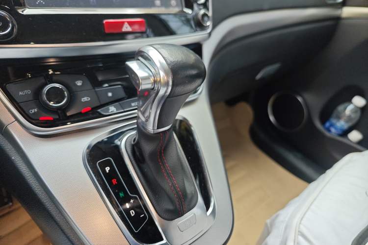 Used Haval H6 2015 Sport Edition 1.5T Automatic Two-Wheel Drive Luxury Model Gear Lever