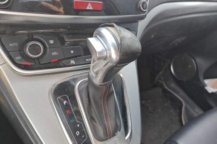 Used Haval H6 2015 Sport Edition 1.5T Automatic Two-Wheel Drive Luxury Model Gear Lever