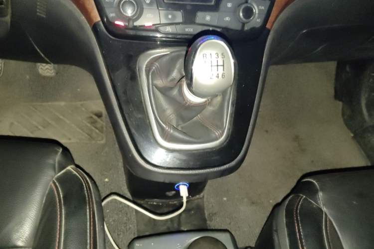 Used Haval H6 2015 Sport Edition 1.5T Manual Two-Wheel Drive Elite Model Gear Lever