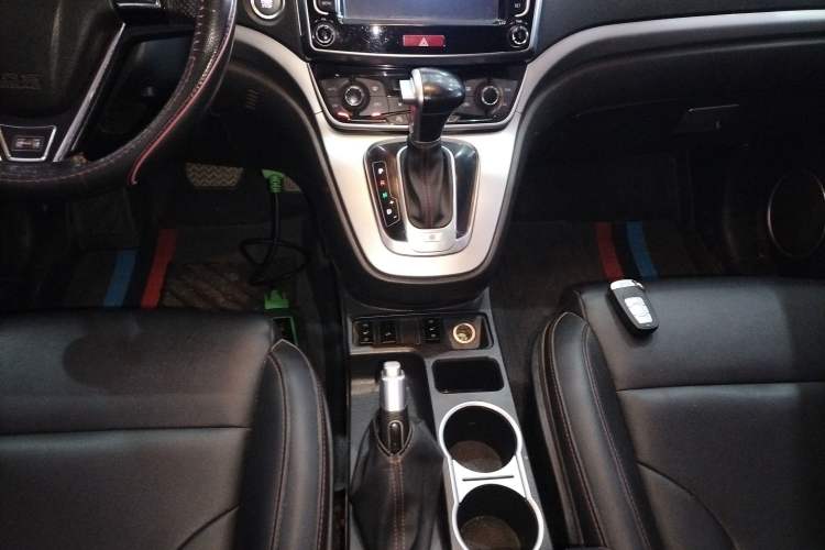 Used Haval H6 2015 Sport Edition 1.5T Automatic Two-Wheel Drive Luxury Model Gear Lever