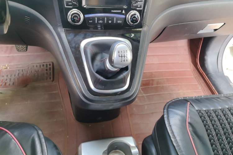 Used Haval H6 2015 Upgraded Model 1.5T Manual Two-Wheel Drive Elite Version Gear Lever