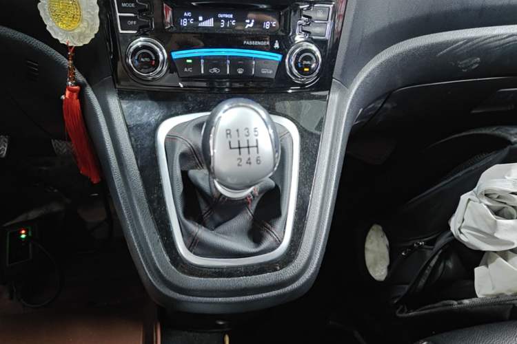 Used Haval H6 2015 Upgraded Model 1.5T Manual Two-Wheel Drive Elite Version Gear Lever