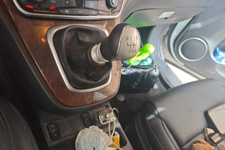 Used Haval H6 2015 Revised Version Sport Edition 1.5T Manual Transmission Two-Wheel Drive Elite Grade Gear Lever