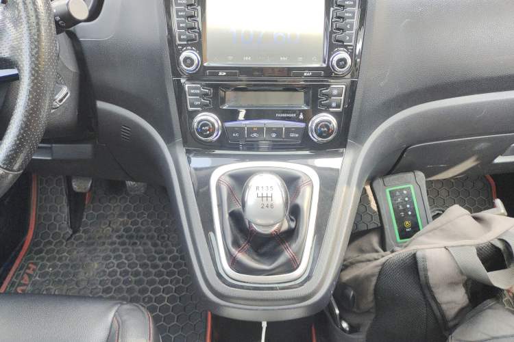 Used Haval H6 2015 Upgraded Model 1.5T Manual Two-Wheel Drive Elite Version Gear Lever
