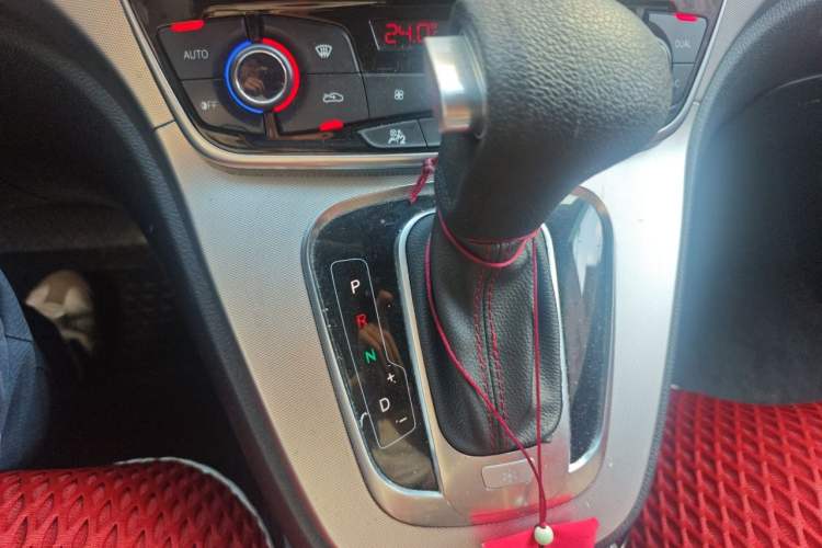 Used Haval H6 2015 Sport Edition 1.5T Automatic Two-Wheel Drive Luxury Model Gear Lever