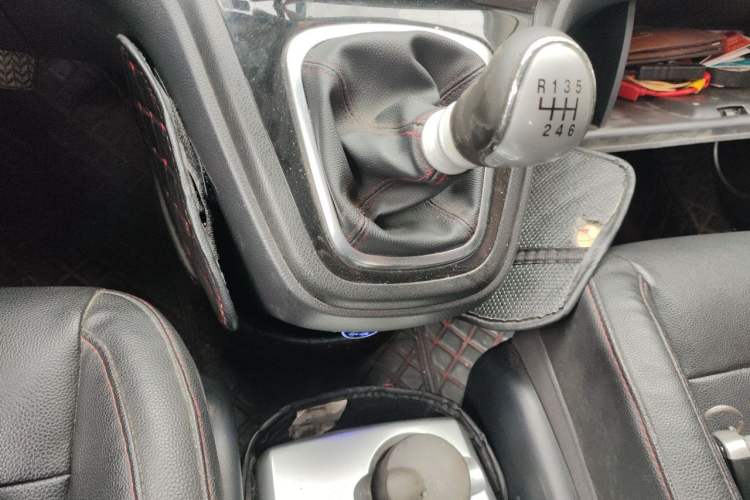 Used Haval H6 2015 Upgraded Model 1.5T Manual Two-Wheel Drive Elite Version Gear Lever