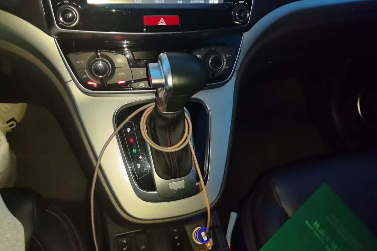 Used Haval H6 2015 Sport Edition 1.5T Automatic Two-Wheel Drive Luxury Model Gear Lever