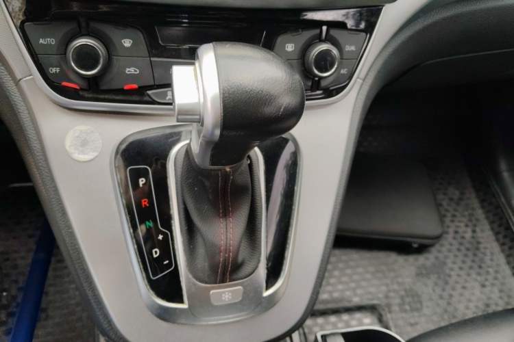 Used Haval H6 2015 Sport Edition 1.5T Automatic Two-Wheel Drive Luxury Model Gear Lever