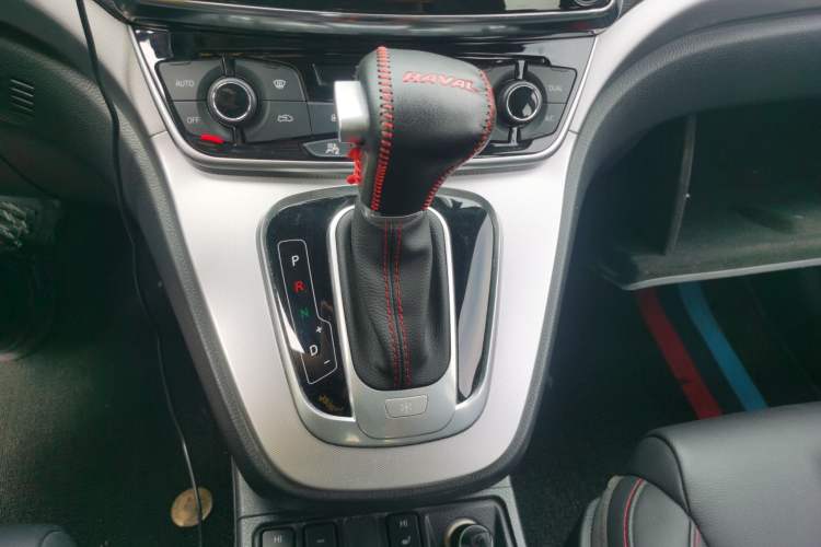 Used Haval H6 2015 Sport Edition 1.5T Automatic Two-Wheel Drive Luxury Model Gear Lever