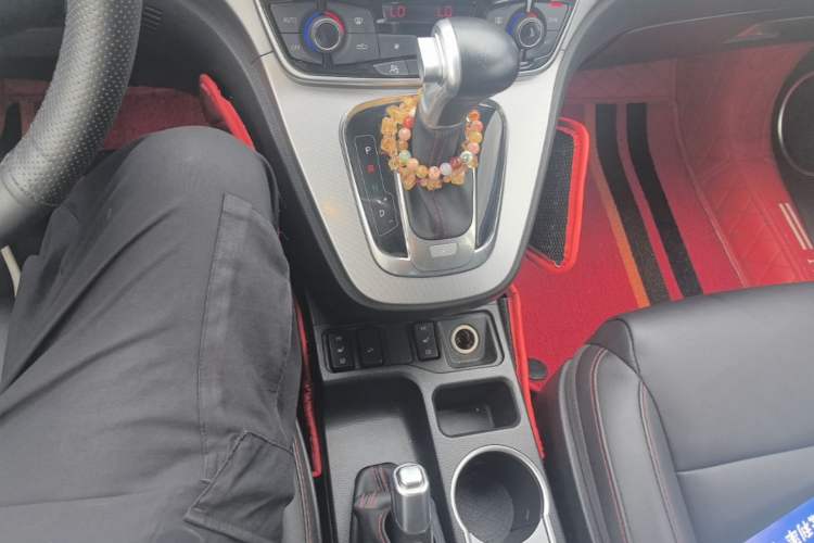 Used Haval H6 2015 Sport Edition 1.5T Automatic Two-Wheel Drive Luxury Model Gear Lever