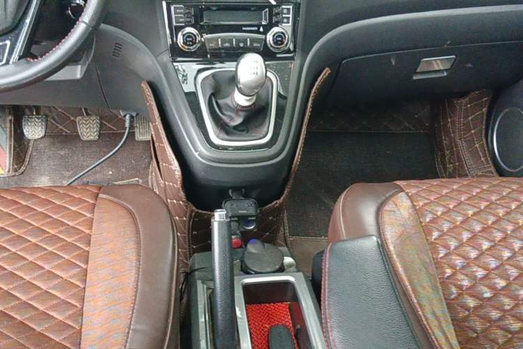 Used Haval H6 2015 Upgraded Model 1.5T Manual Two-Wheel Drive Elite Version Gear Lever