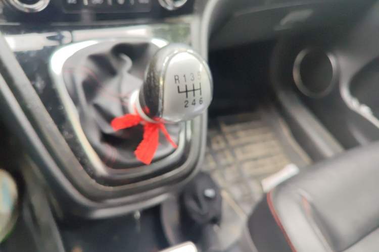 Used Haval H6 2015 Upgraded Model 1.5T Manual Two-Wheel Drive Elite Version Gear Lever