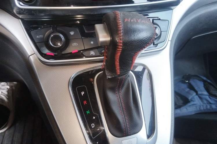 Used Haval H6 2015 Sport Edition 1.5T Automatic Two-Wheel Drive Luxury Model Gear Lever