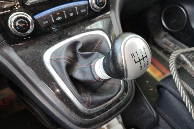 Used Haval H6 2015 Upgraded Model 1.5T Manual Two-Wheel Drive Elite Version Gear Lever