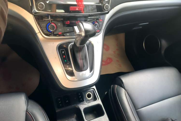 Used Haval H6 2015 Sport Edition 1.5T Automatic Two-Wheel Drive Luxury Model Gear Lever