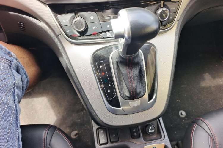 Used Haval H6 2015 Sport Edition 1.5T Automatic Two-Wheel Drive Luxury Model Gear Lever