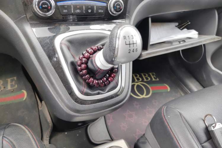 Used Haval H6 2015 Upgraded Model 1.5T Manual Two-Wheel Drive Elite Version Gear Lever
