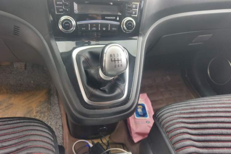 Used Haval H6 2015 Upgraded Model 1.5T Manual Two-Wheel Drive Elite Version Gear Lever