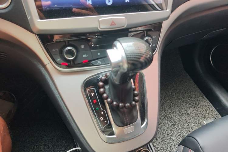 Used Haval H6 2015 Sport Edition 1.5T Automatic Two-Wheel Drive Luxury Model Gear Lever