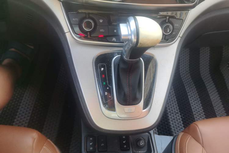 Used Haval H6 2015 Sport Edition 1.5T Automatic Two-Wheel Drive Luxury Model Gear Lever