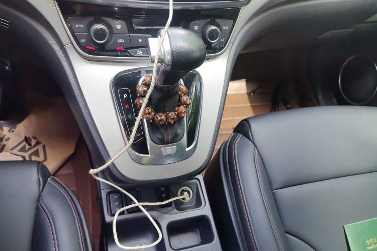 Used Haval H6 2015 Sport Edition 1.5T Automatic Two-Wheel Drive Luxury Model Gear Lever