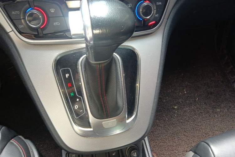 Used Haval H6 2015 Sport Edition 1.5T Automatic Two-Wheel Drive Luxury Model Gear Lever