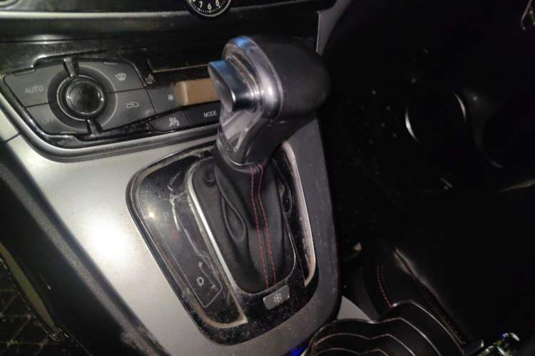 Used Haval H6 2015 Sport Edition 1.5T Automatic Two-Wheel Drive Luxury Model Gear Lever