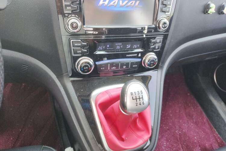 Used Haval H6 2015 Upgraded Model 1.5T Manual Two-Wheel Drive Elite Version Gear Lever