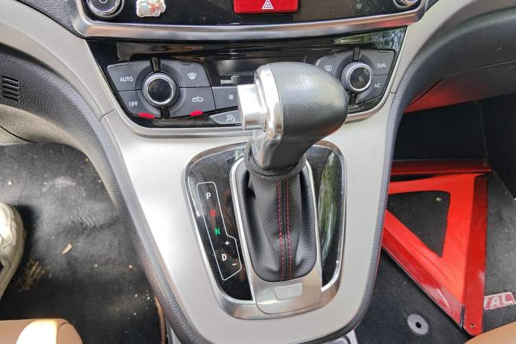 Used Haval H6 2015 Sport Edition 1.5T Automatic Two-Wheel Drive Luxury Model Gear Lever