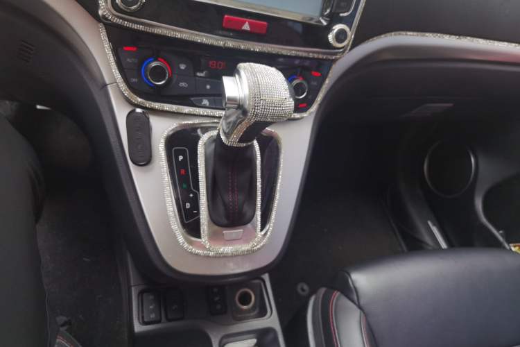 Used Haval H6 2015 Sport Edition 1.5T Automatic Two-Wheel Drive Luxury Model Gear Lever