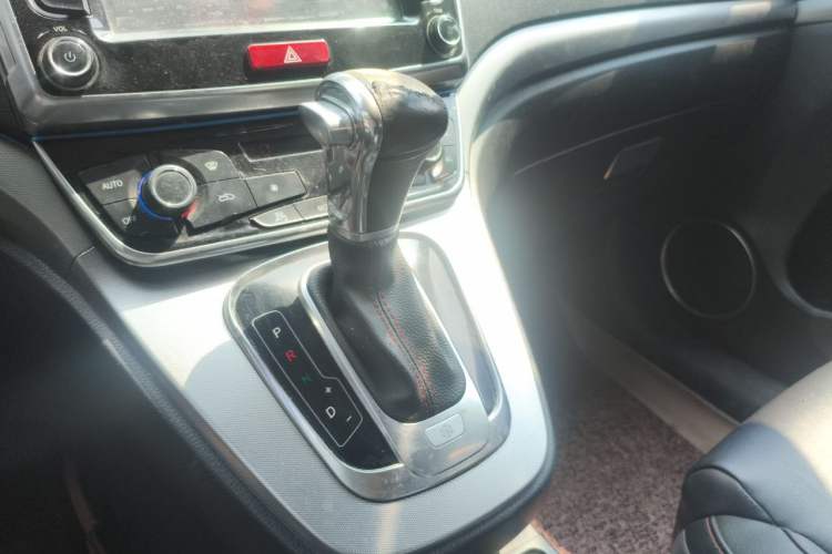 Used Haval H6 2015 Sport Edition 1.5T Automatic Two-Wheel Drive Luxury Model Gear Lever