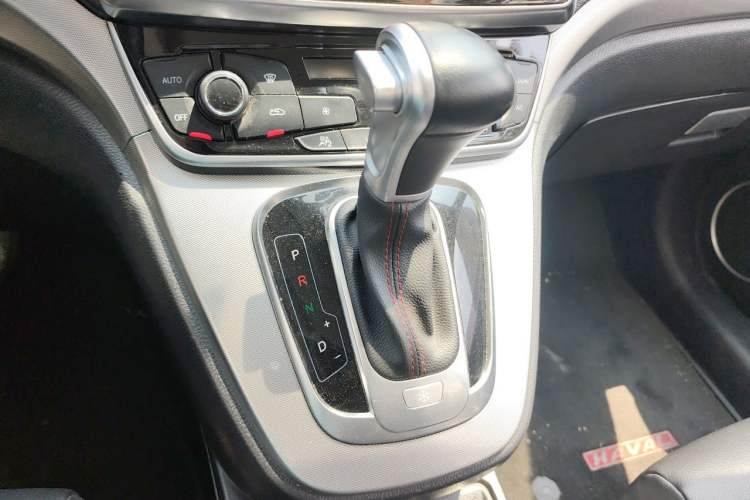 Used Haval H6 2015 Sport Edition 1.5T Automatic Two-Wheel Drive Luxury Model Gear Lever