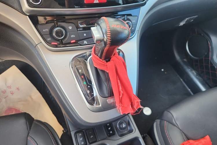 Used Haval H6 2015 Sport Edition 1.5T Automatic Two-Wheel Drive Luxury Model Gear Lever