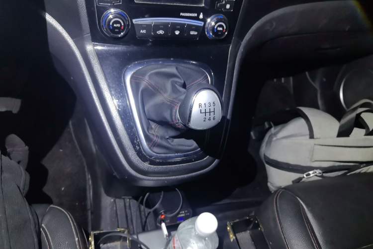 Used Haval H6 2015 Upgraded Model 1.5T Manual Two-Wheel Drive Elite Version Gear Lever