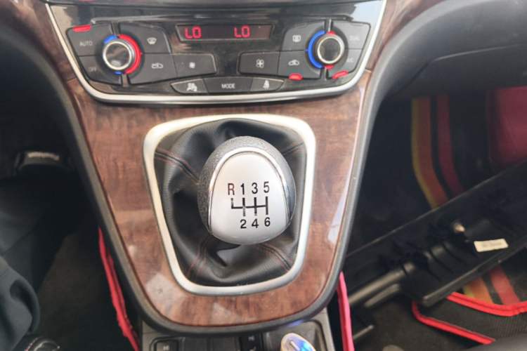 Used Haval H6 2015 Revised Version Sport Edition 1.5T Manual Transmission Two-Wheel Drive Elite Grade Gear Lever
