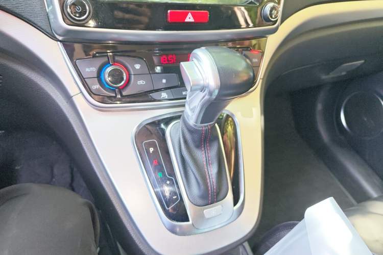 Used Haval H6 2015 Sport Edition 1.5T Automatic Two-Wheel Drive Luxury Model Gear Lever