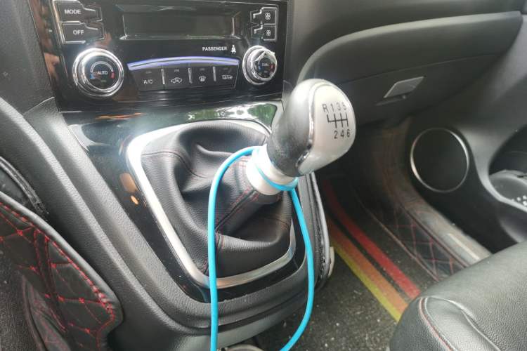 Used Haval H6 2015 Upgraded Model 1.5T Manual Two-Wheel Drive Elite Version Gear Lever