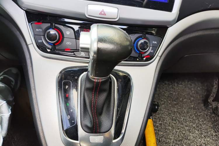 Used Haval H6 2015 Sport Edition 1.5T Automatic Two-Wheel Drive Luxury Model Gear Lever