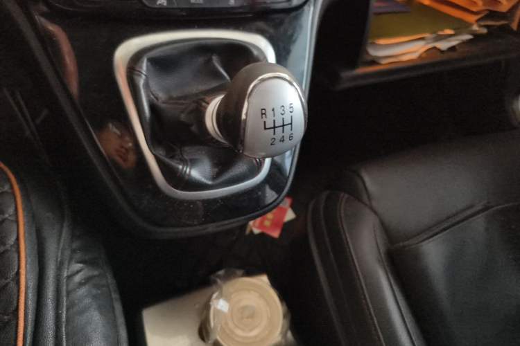 Used Haval H6 2015 Sport Edition 1.5T Manual Two-Wheel Drive Elite Model Gear Lever