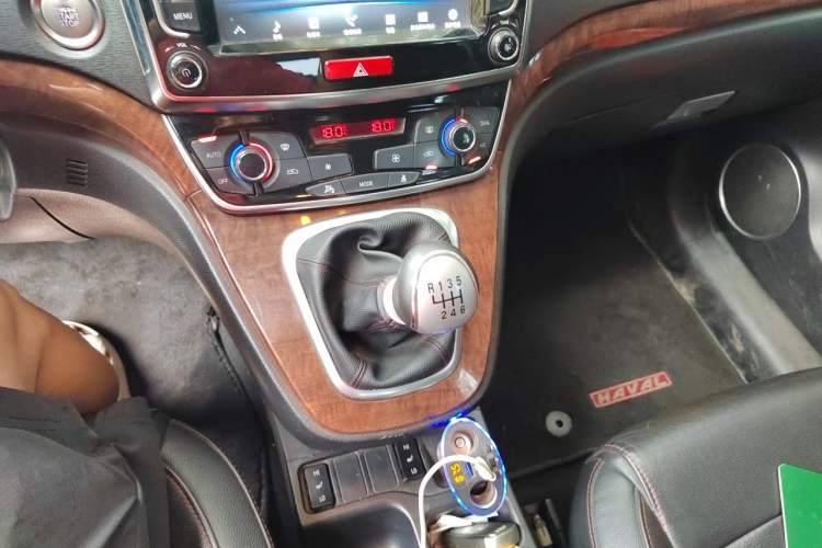 Used Haval H6 2015 Revised Version Sport Edition 1.5T Manual Transmission Two-Wheel Drive Elite Grade Gear Lever