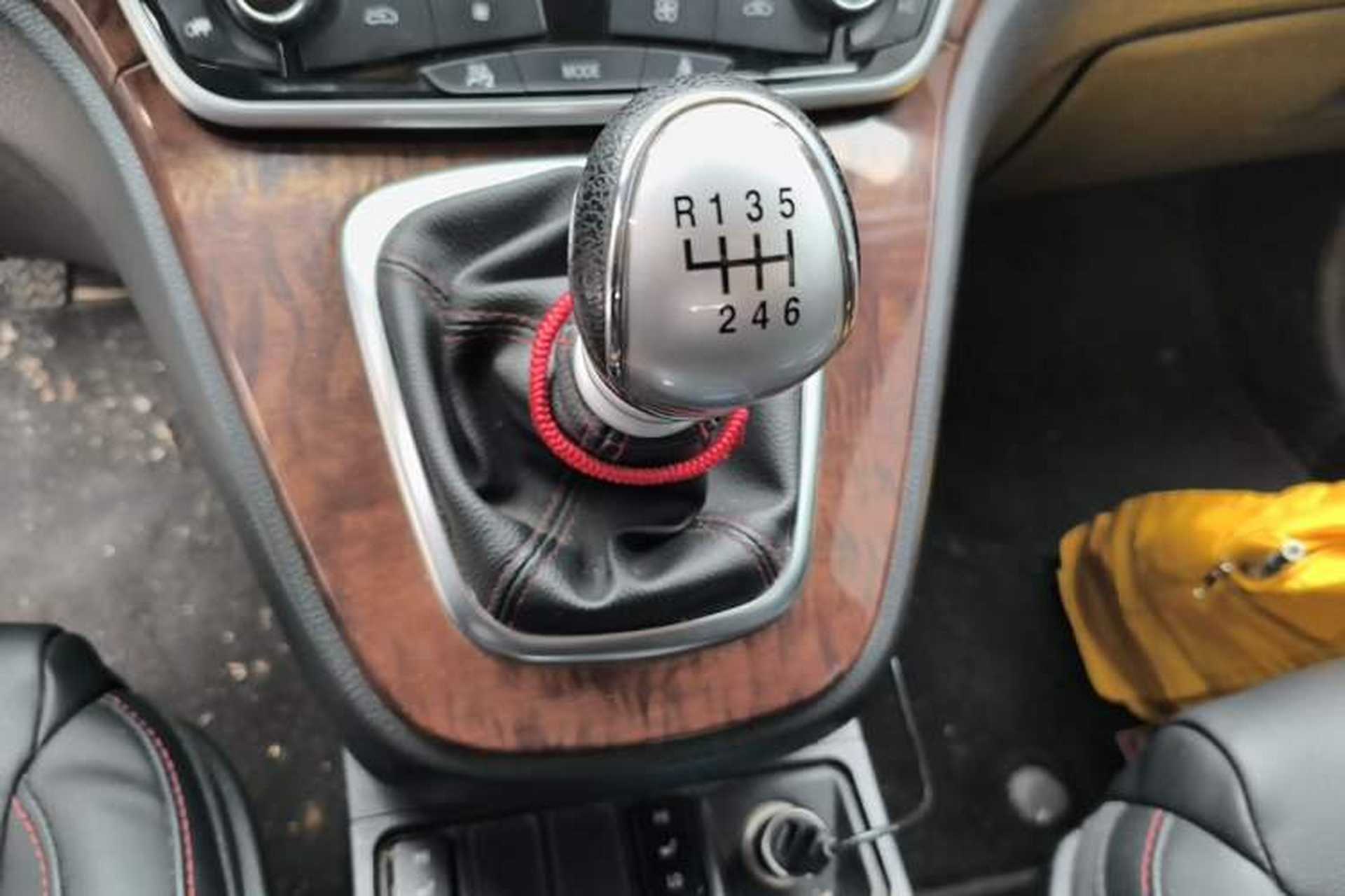 Used Haval H6 2015 Sport Edition 1.5T Manual Two-Wheel Drive Elite Model Gear Lever