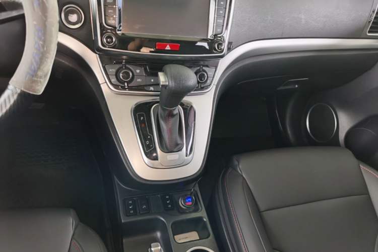 Used Haval H6 2015 Sport Edition 1.5T Automatic Two-Wheel Drive Luxury Model Gear Lever