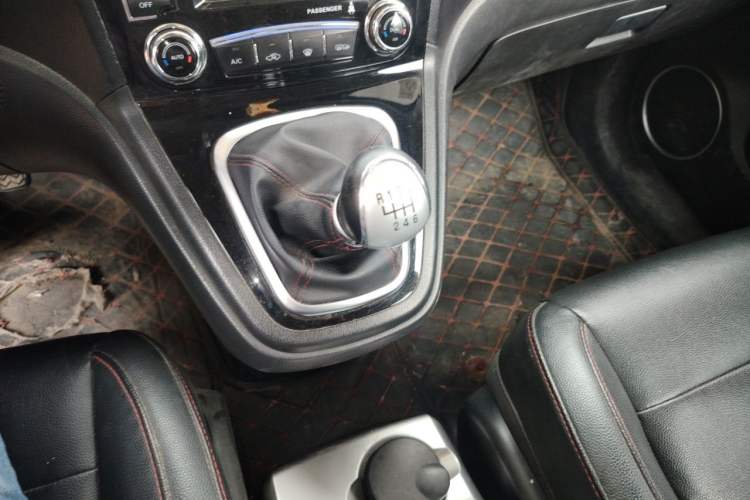 Used Haval H6 2015 Upgraded Model 1.5T Manual Two-Wheel Drive Elite Version Gear Lever