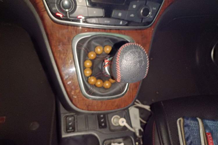 Used Haval H6 2015 Revised Version Sport Edition 1.5T Manual Transmission Two-Wheel Drive Elite Grade Gear Lever