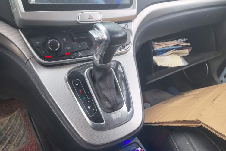 Used Haval H6 2015 Sport Edition 1.5T Automatic Two-Wheel Drive Luxury Model Gear Lever
