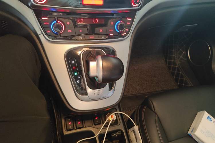Used Haval H6 2015 Sport Edition 1.5T Automatic Two-Wheel Drive Luxury Model Gear Lever