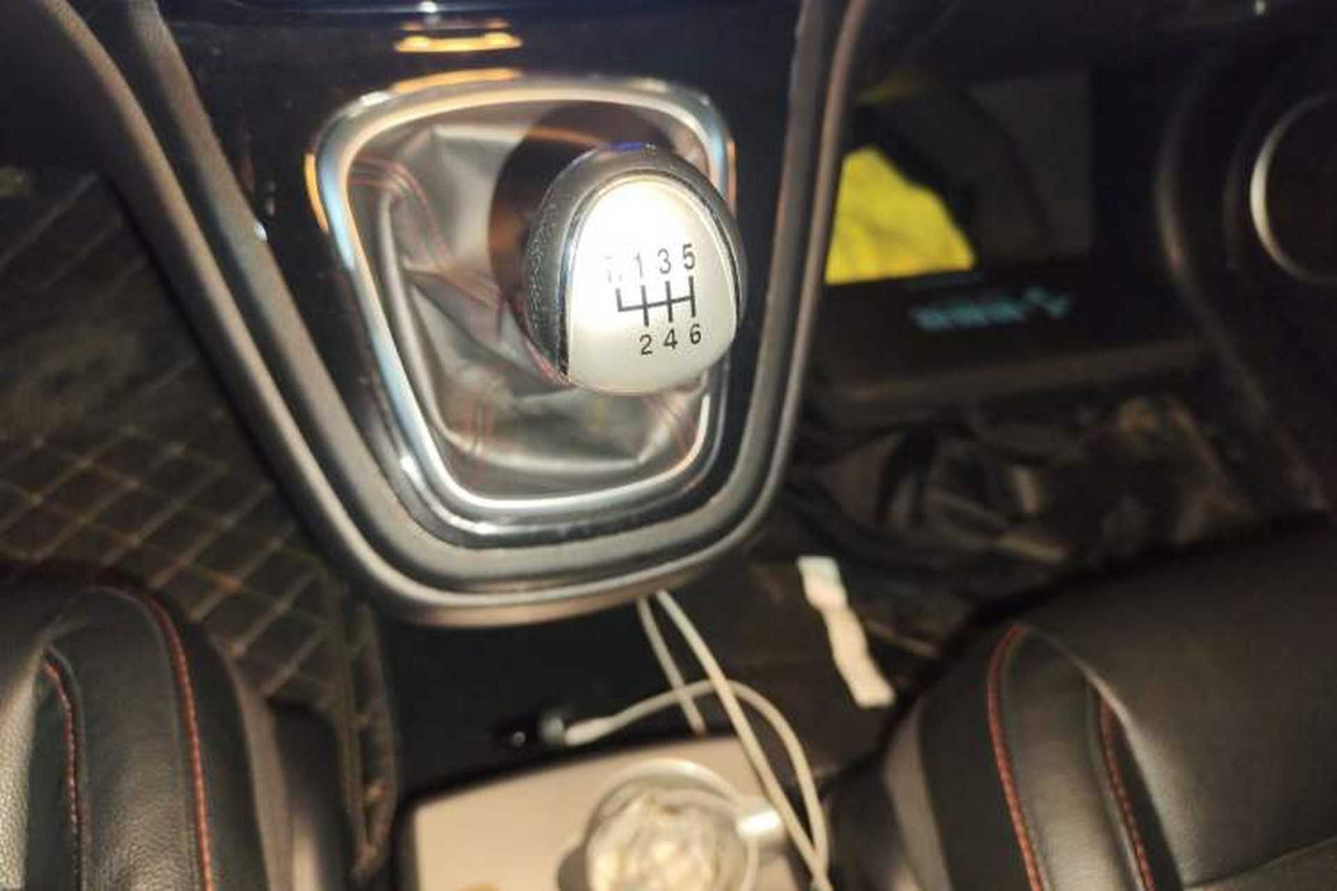 Used Haval H6 2015 Upgraded Model 1.5T Manual Two-Wheel Drive Elite Version Gear Lever